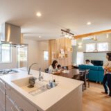 家族を繋ぐ新しい形。思い出を活かしたフルリノベーション