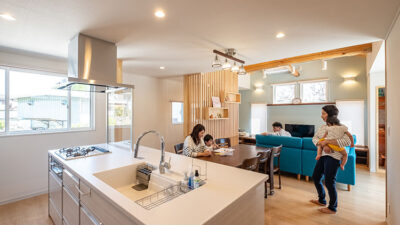 家族を繋ぐ新しい形。思い出を活かしたフルリノベーション