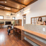 旧家をシックモダン調のカフェスタイルに